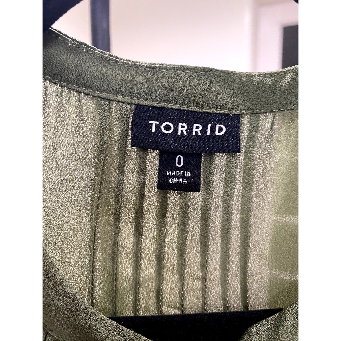 TORRID  Olive Green Button Up Blouse - Size 0 (EUC)